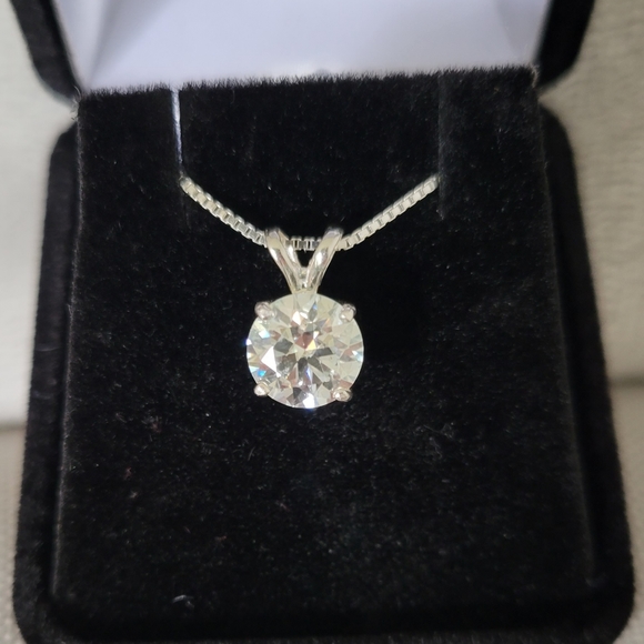 New 2ct Certified Moissanite Diamond Pendant With A Chain - Picture 2 of 8